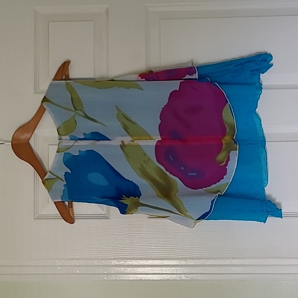 Floral Top ❤️ - Picture 3 of 3